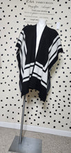 Load image into Gallery viewer, LOFT PONCHO     SZ ONE SIZE

