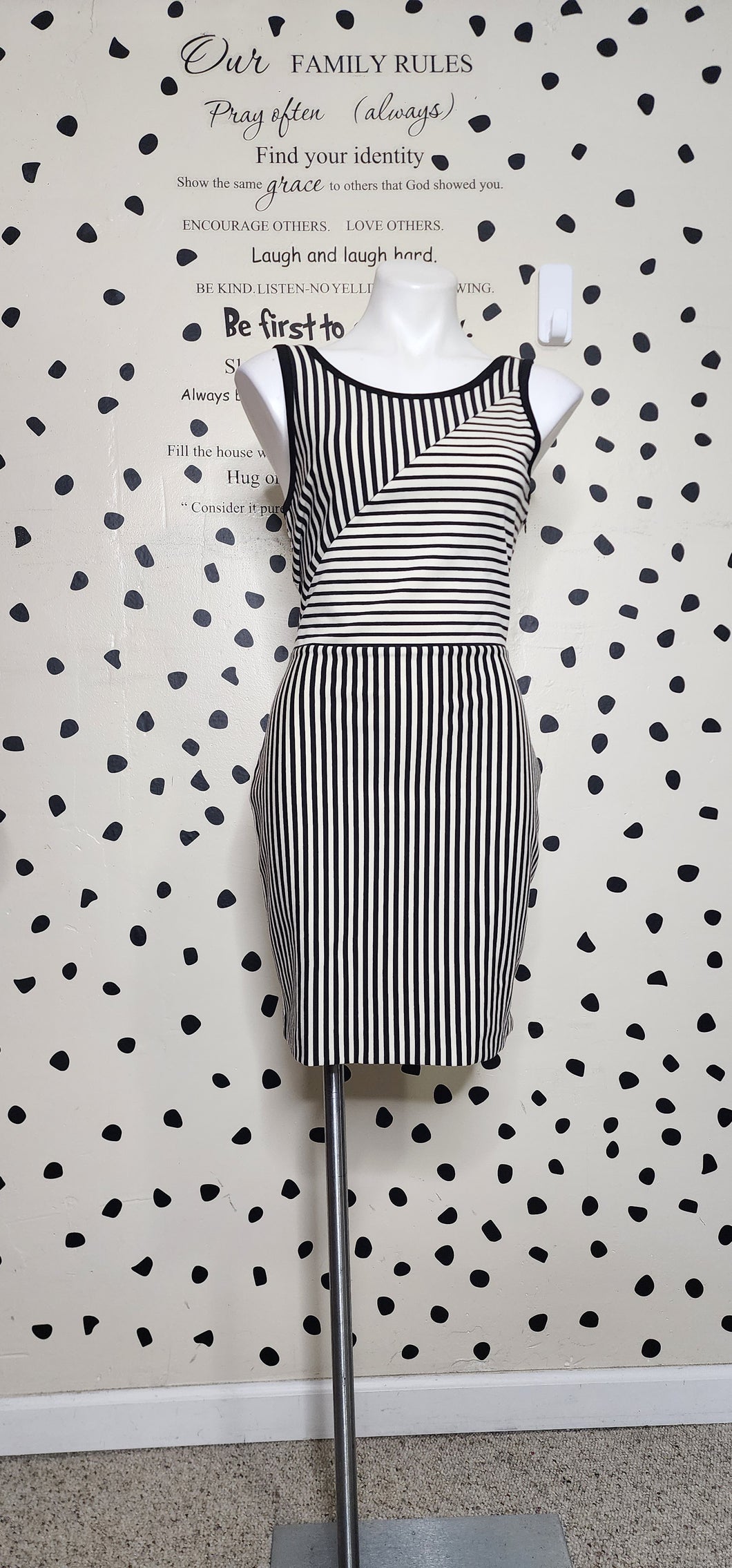 METAPHOR STRIPE DRESS      SZ MED