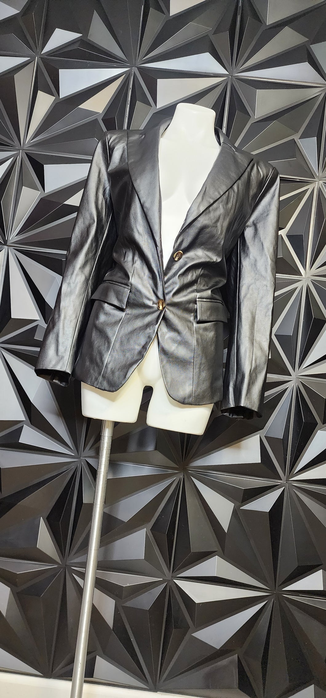 GABRIELLE UNION FAUX LEATHER BLAZER     SZ LRG (10/12)