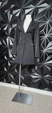 Load image into Gallery viewer, LONG BLACK BLAZER      SZ UNTAGGED, BEST FIT SZ MEDIUM
