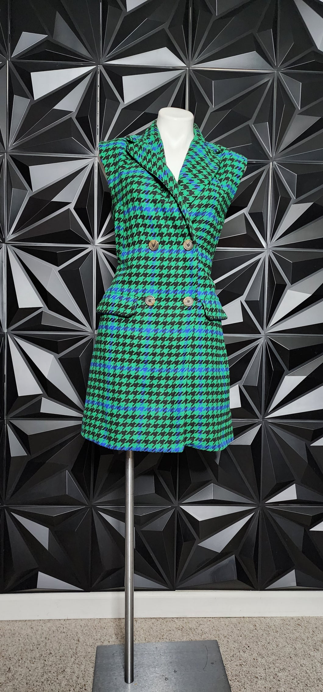 FUTURE COLLECTIVE HOUNDSTOOTH VEST  SZ UNTAGGED, BEST FIT SZ SMALL (6/8)