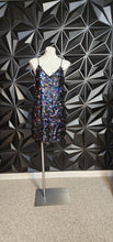 Load image into Gallery viewer, BOOHOO BIG SEQUIN DRESS          SZ 8
