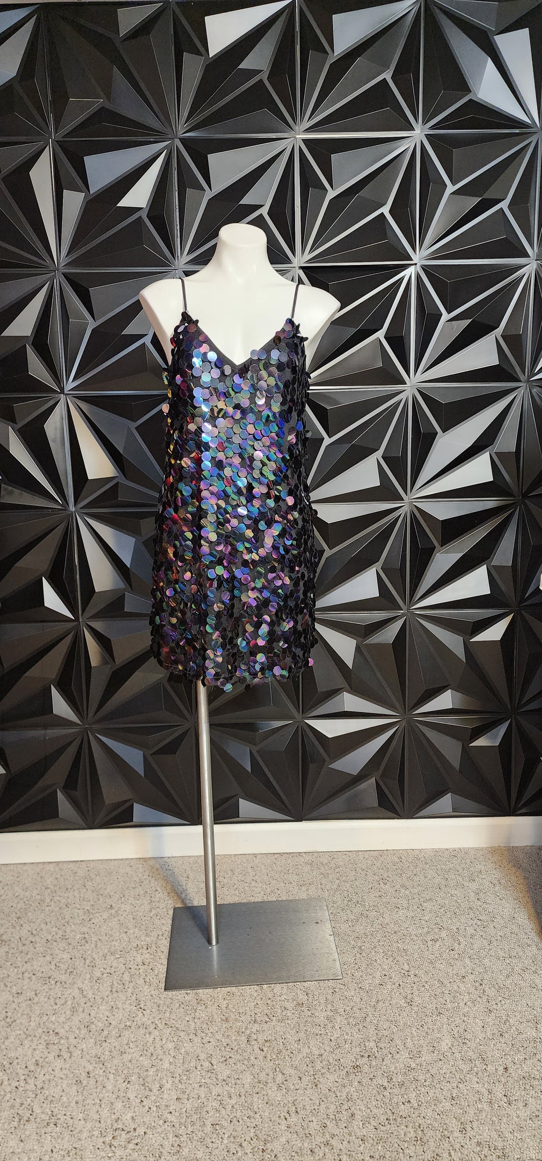 BOOHOO BIG SEQUIN DRESS          SZ 8