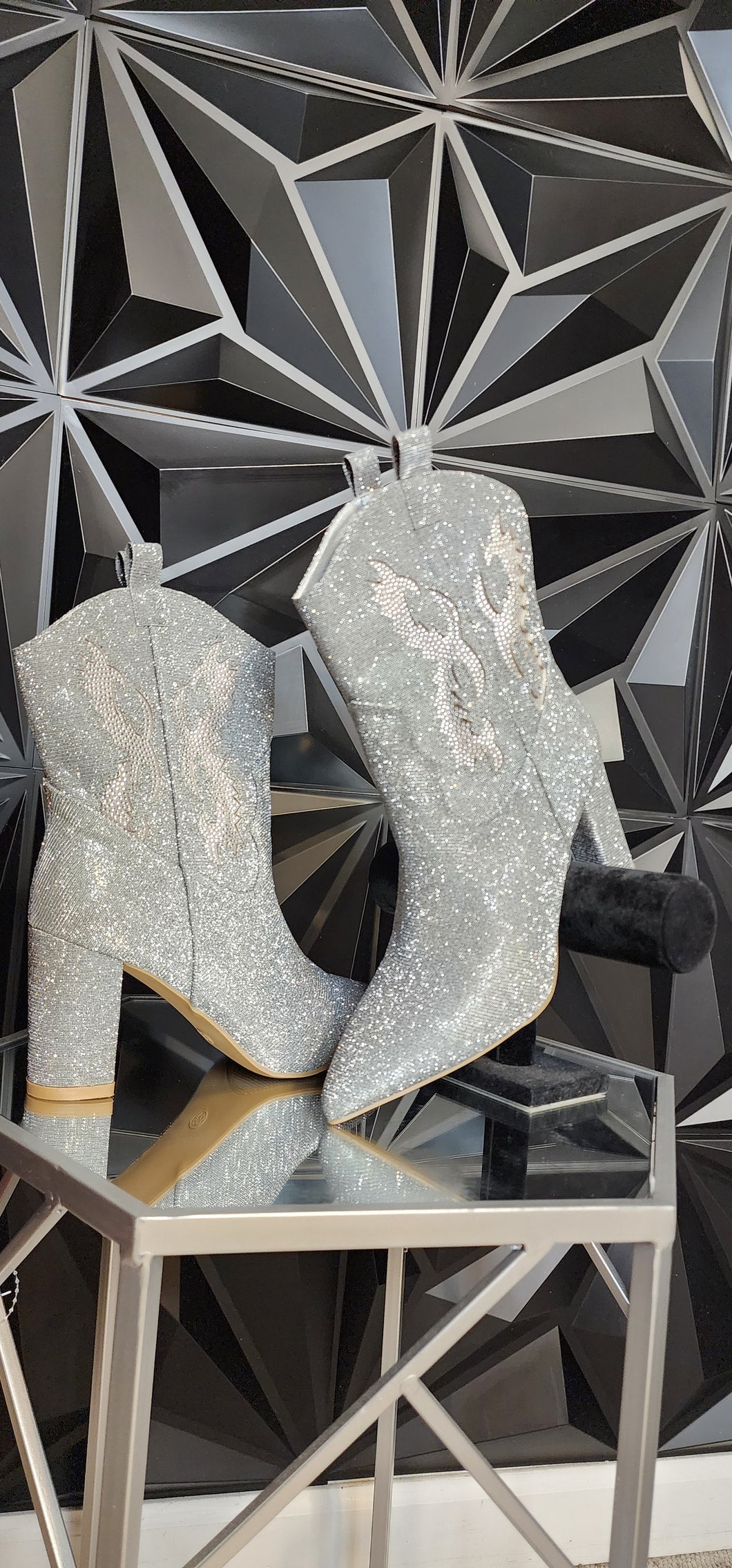 MIA SILVER COWBOY BOOTS      SZ 8.5