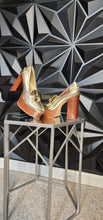 Load image into Gallery viewer, NEW MICHAEL KORS GOLD PLATFORM HEELS         SZ 10
