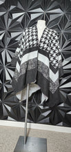 Load image into Gallery viewer, HOUNDSTOOTH  DUSTER      ONE SIZE
