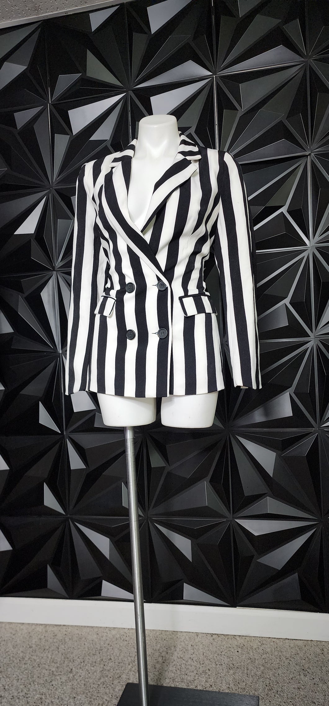 NWT VERA & LUCY BLACK AND WHITE STRIPE BLAZER       SZ SMALL
