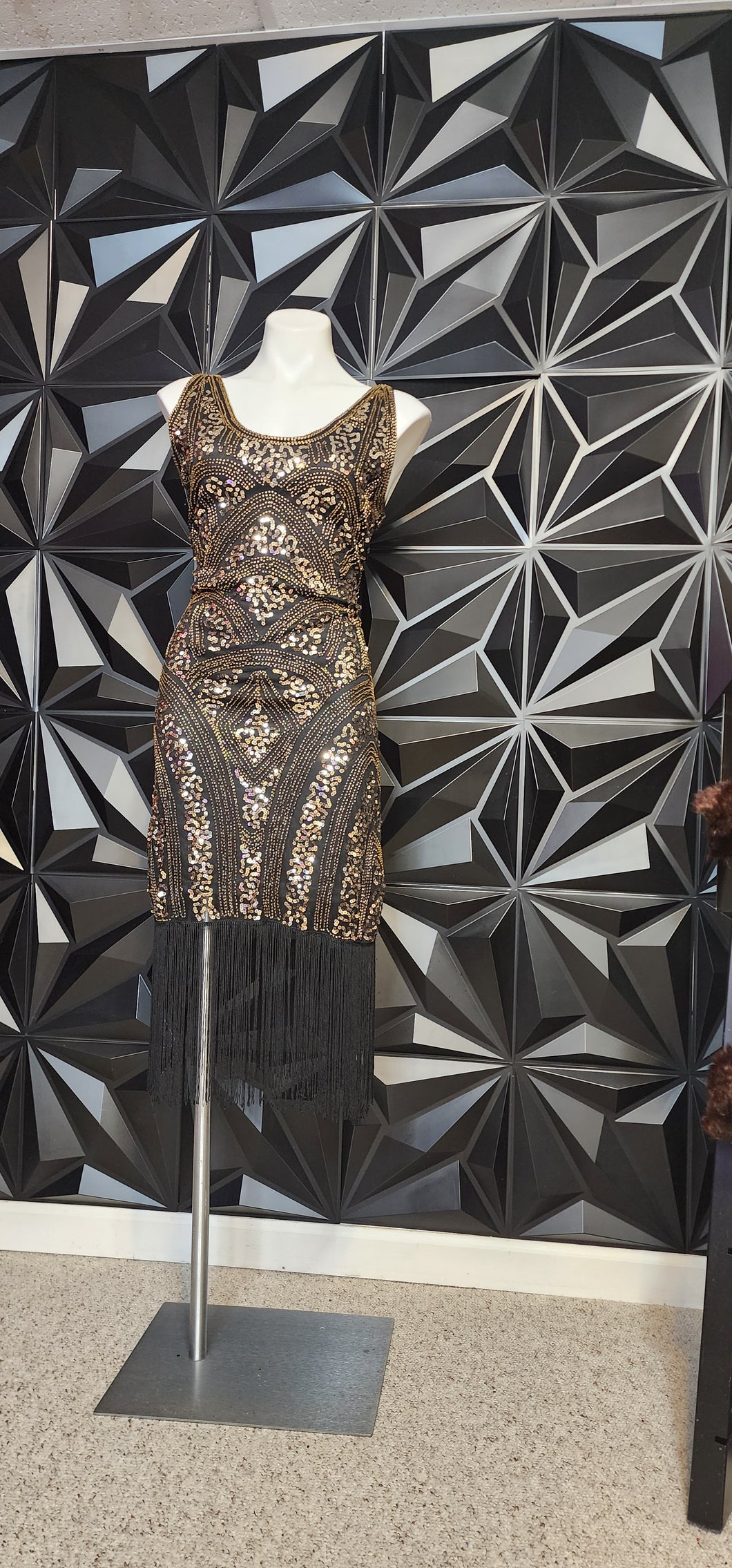 GATSBY SEQUIN/BEADED FRINGE DRESS       SZ LRG, BEST FITTING SZ MED
