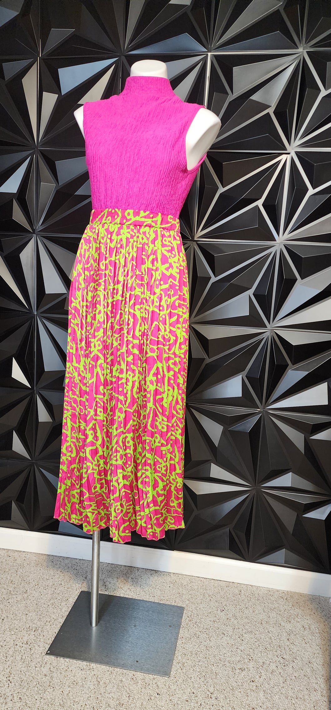 PINK AND GREEN PLEATED SKIRT      SZ MED-LRG