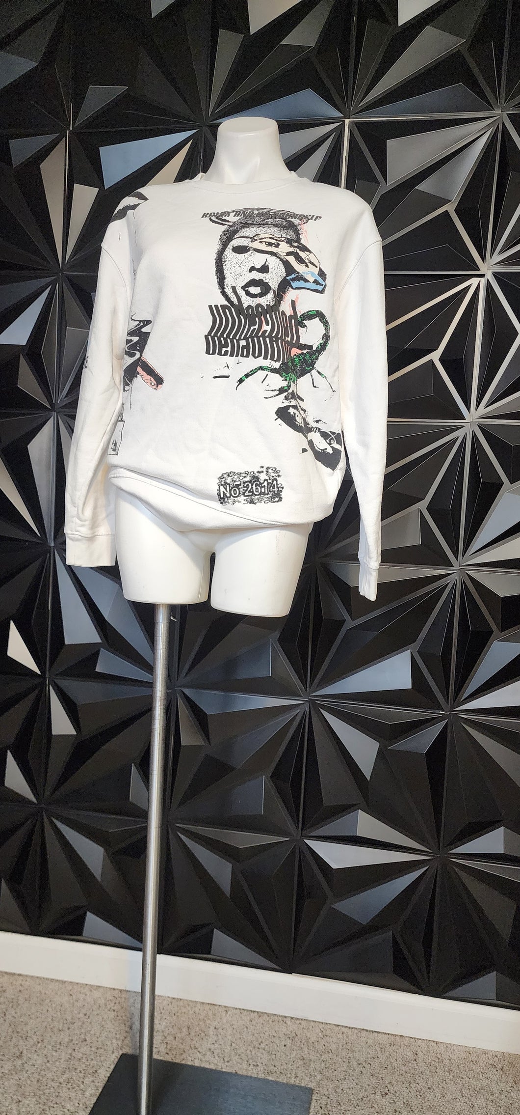 ZARA SWEATER       SZ LRG ( BEST FITTING SZ MEDIUM)