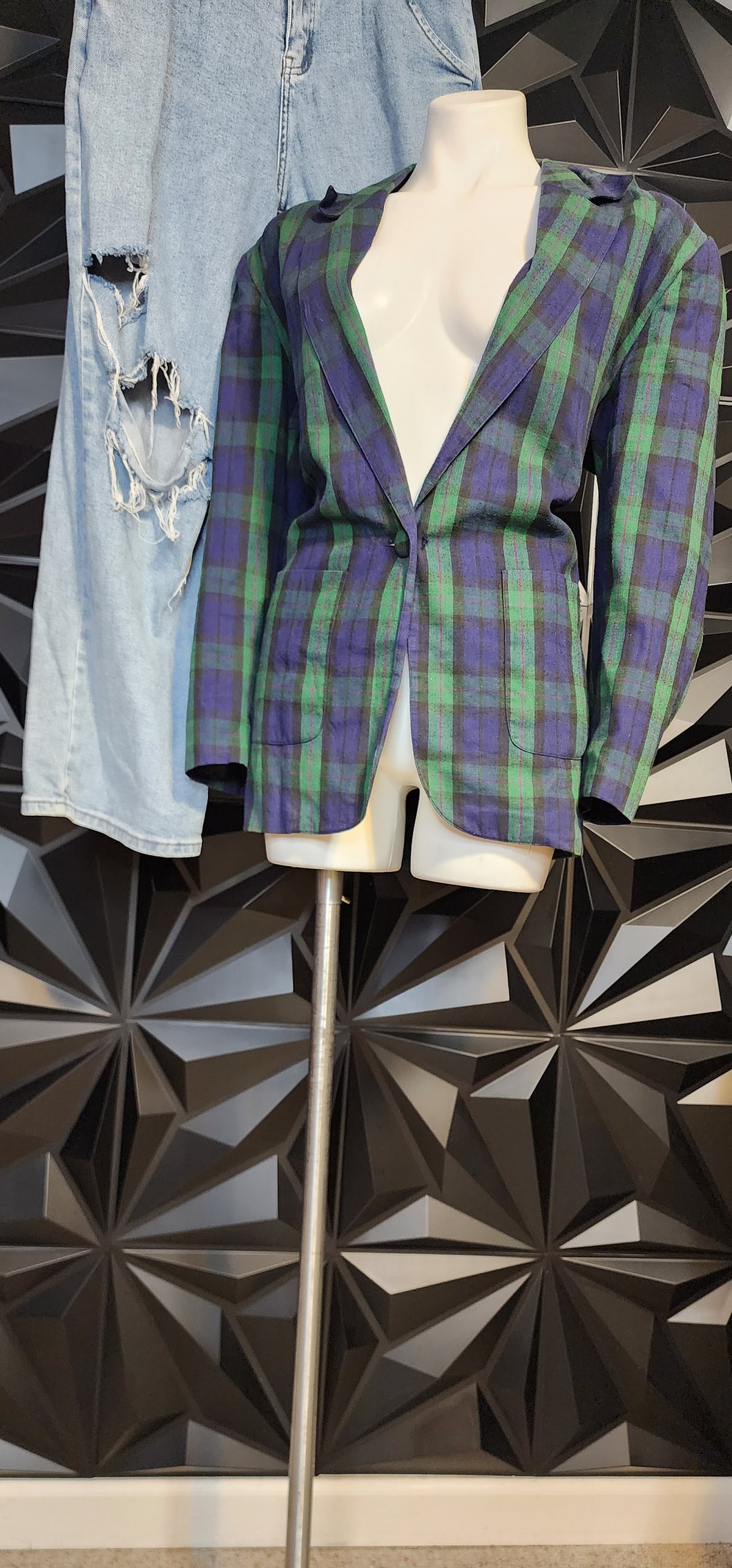 EXTRA CLASSIC PLAID BLAZER        SZ MEDIUM