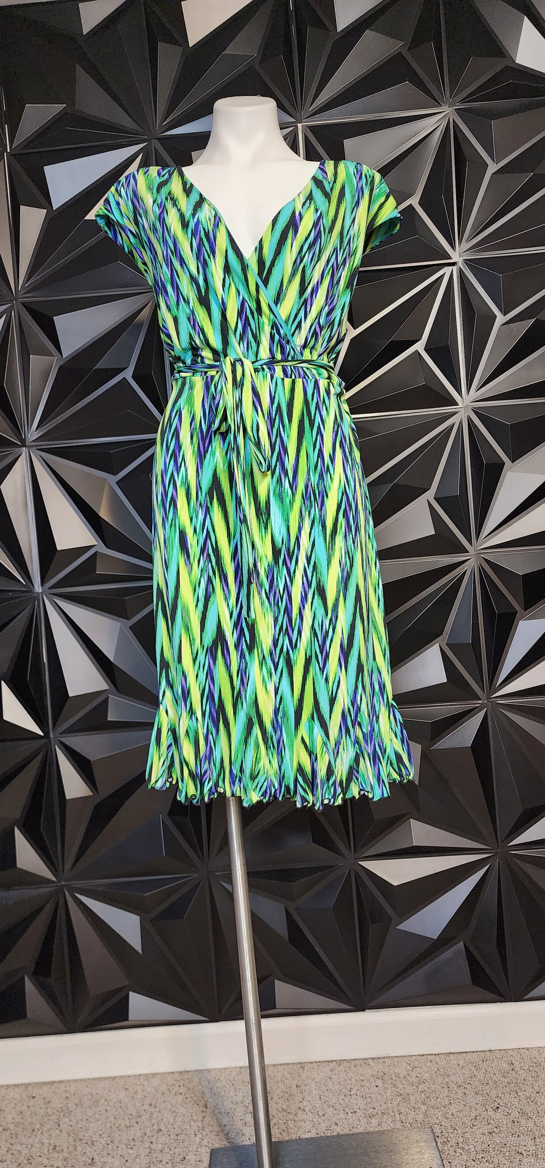 NWT GLAMOUR MULTICOLORED DRESS       SZ 16