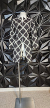 Load image into Gallery viewer, ALFANI BLACK AND WHITE LONG BLAZER       SZ SMALL
