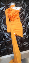 Load image into Gallery viewer, FASHION NOVA FEATHER DRESS        SZ MED, BEST FITTING SZ SMALL

