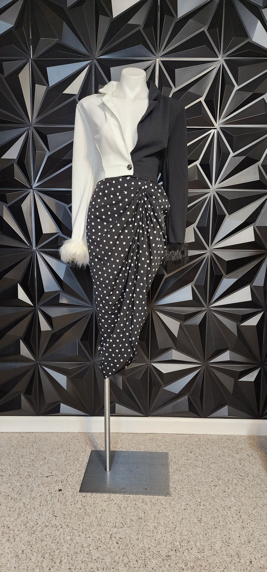 SHEIN HALF/HALF CROP BLAZER        SZ LRG (10)
