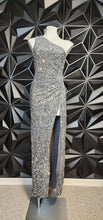 Load image into Gallery viewer, NWT FASHION NOVA SEQUIN DRESS      SZ MEDIUM, BEST FITTING SMALL
