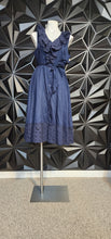 Load image into Gallery viewer, JONES NEW YORK SIGNATURE DRESS     SZ 8
