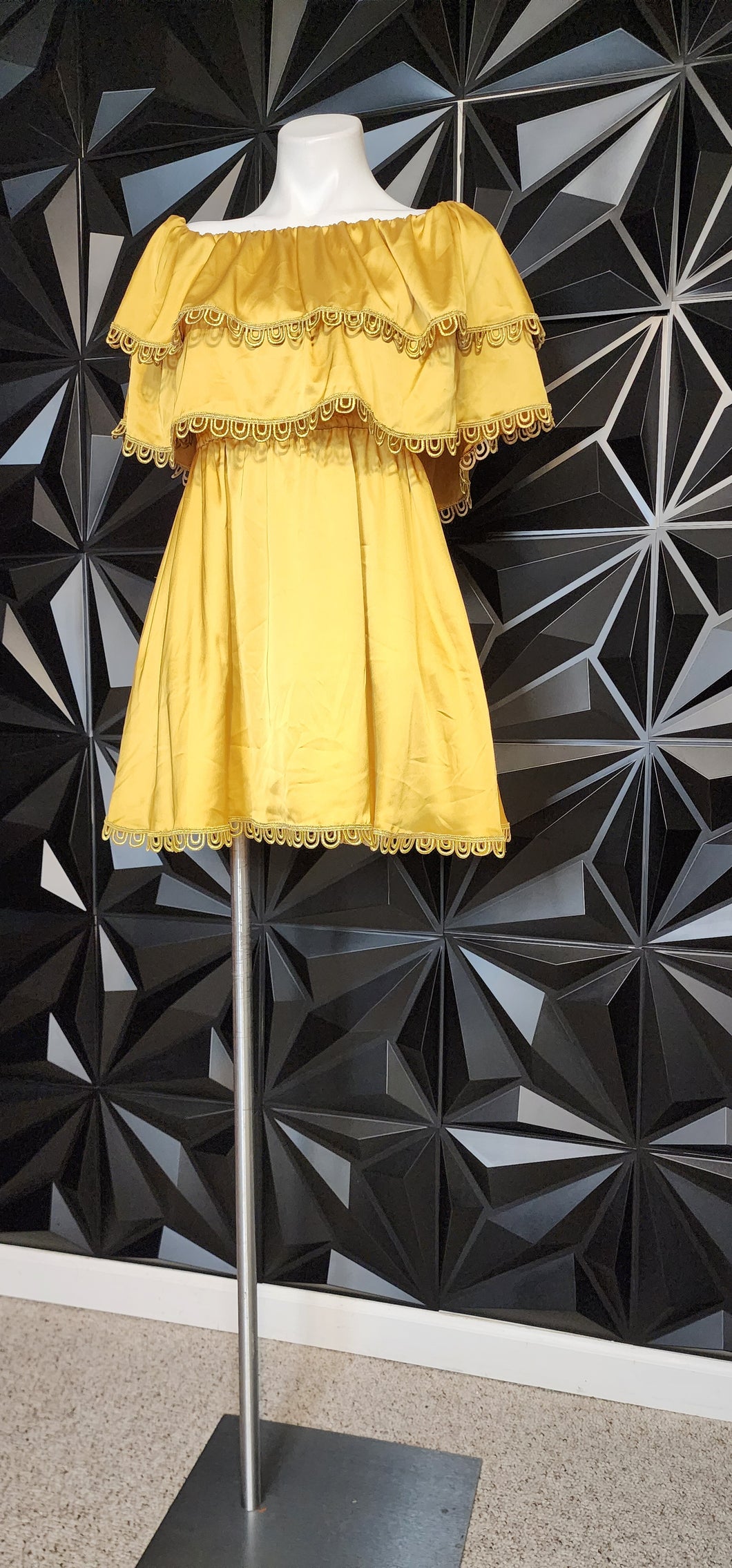MESTIZA OFF THE SHOULDER DRESS     SZ SMALL