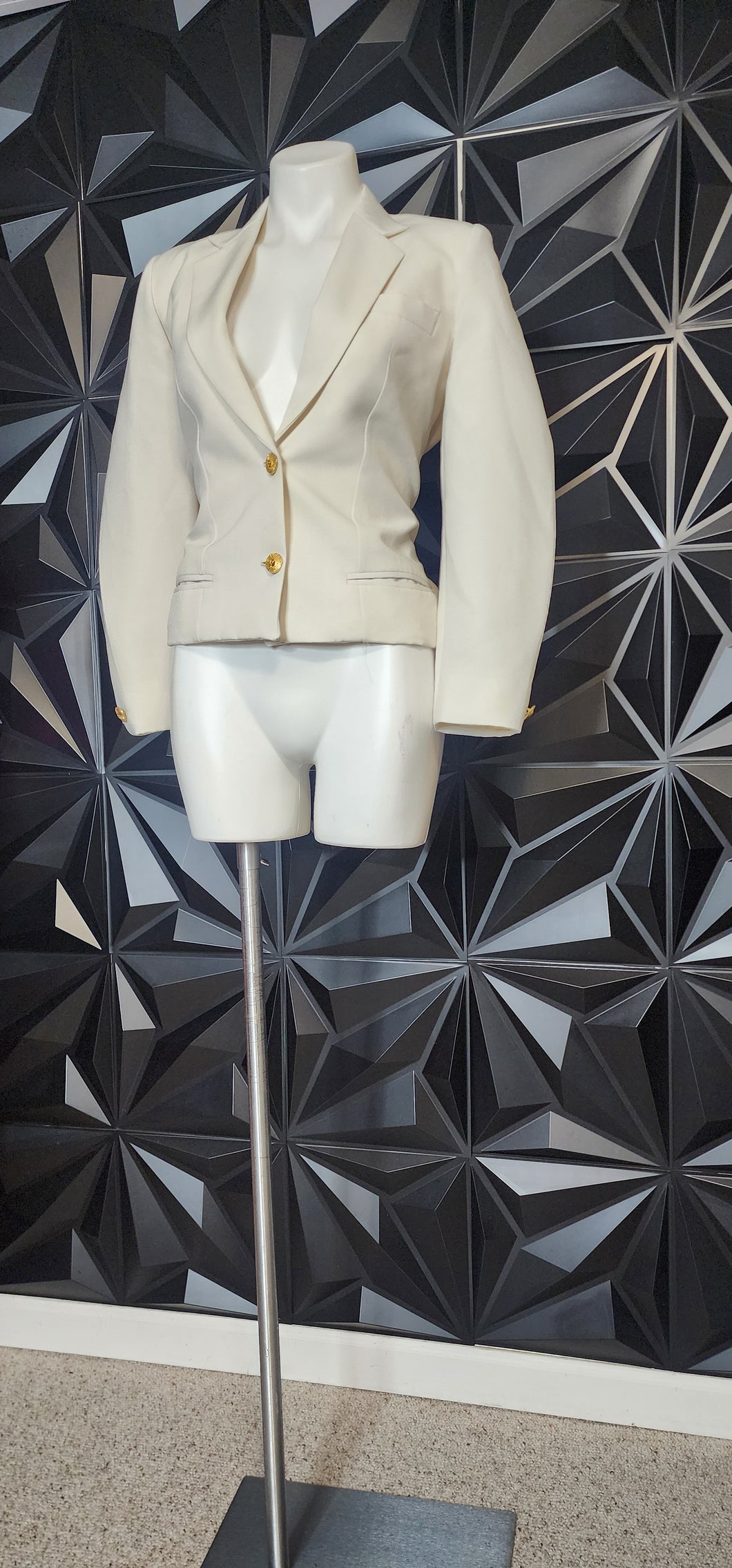 WHITE PETITE BLAZER           SZ UNTAGGED, BEST FIT MEDIUM(8)