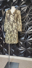 Load image into Gallery viewer, VINCE CAMUTO GOLD FLORAL BABY DOLL DRESS       SZ 3X
