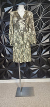 Load image into Gallery viewer, VINCE CAMUTO GOLD FLORAL BABY DOLL DRESS       SZ 3X
