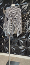 Load image into Gallery viewer, HOUNDSTOOTH TOP W/BELT        SZ UNTAGEDD, FITTING 1X-3X
