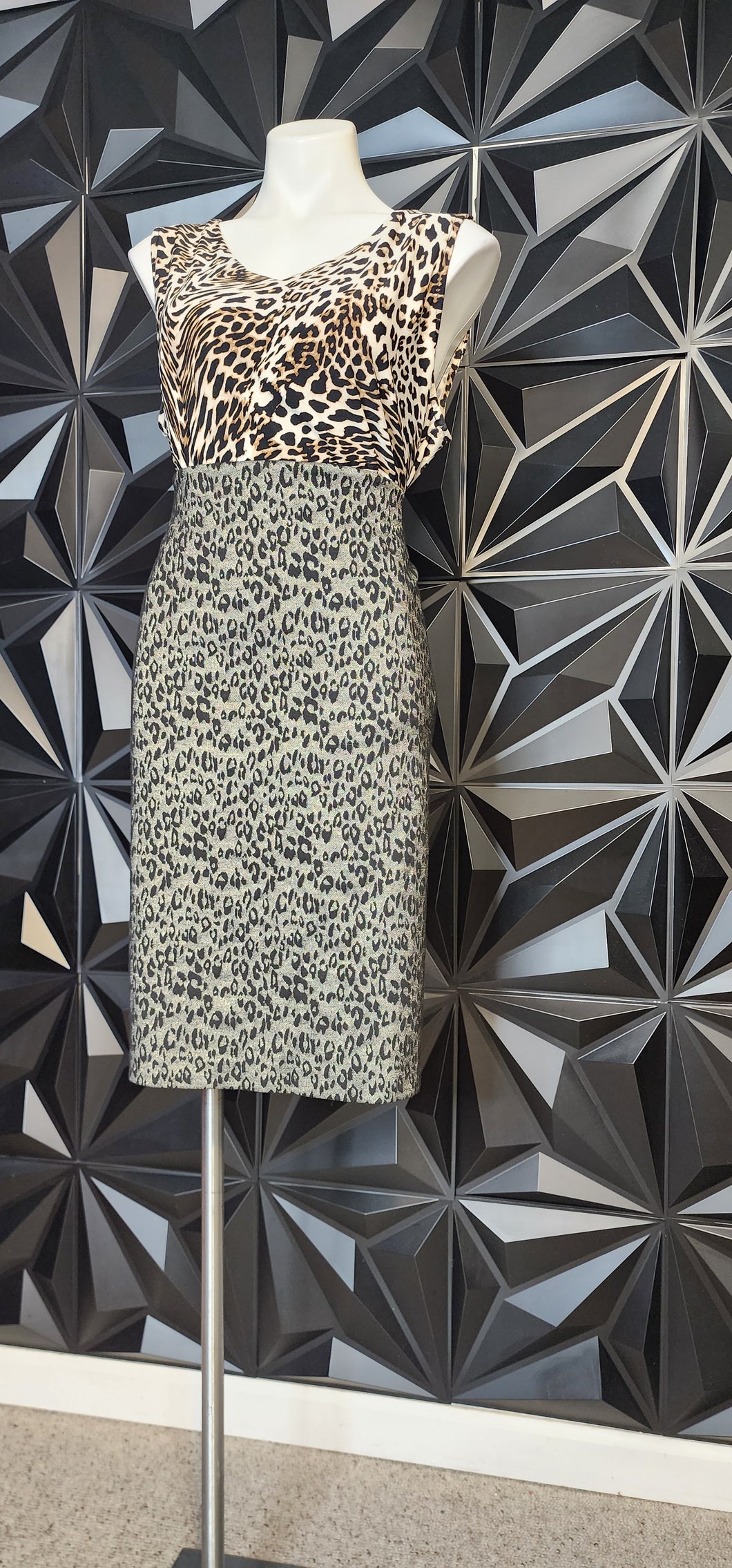 SLEEVELESS CHEETAH PRINT 2 PIECE SET        SZ 18/20