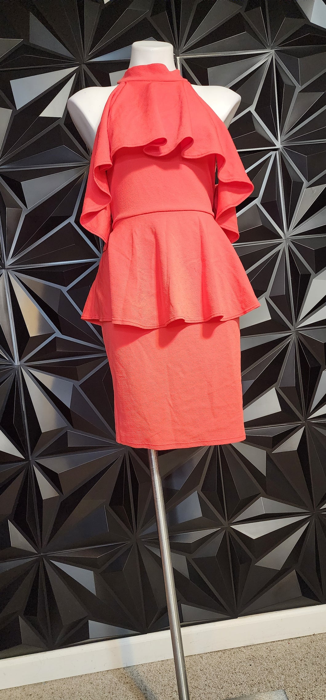 FIND ME PEACH OFF SHOULDER DRESS      SZ 1XL (BEST fit 12-14)