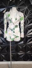 Load image into Gallery viewer, NWOT SHEIN FLORAL PRINT BLAZER       SZ MED
