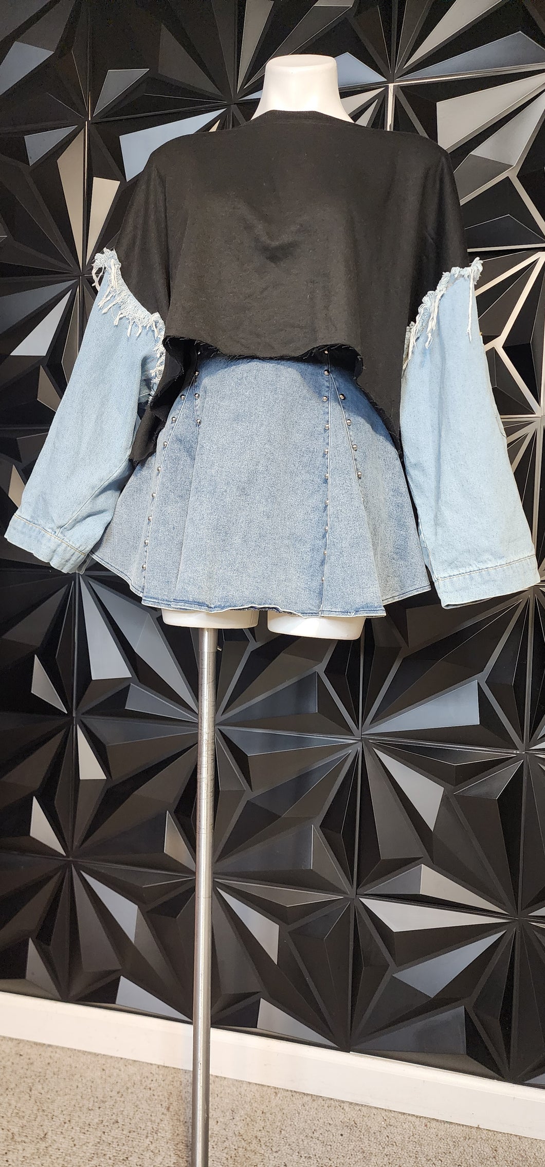 MARIGOLD SHADOWS CROP SWEATER     SZ LRG-2X
