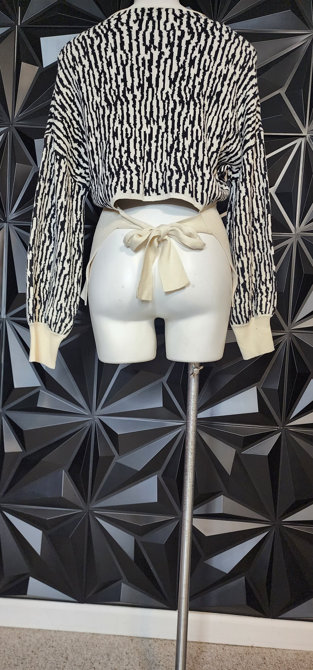 OPEN EDIT PRINT SWEATER       SZ MED-LARGE