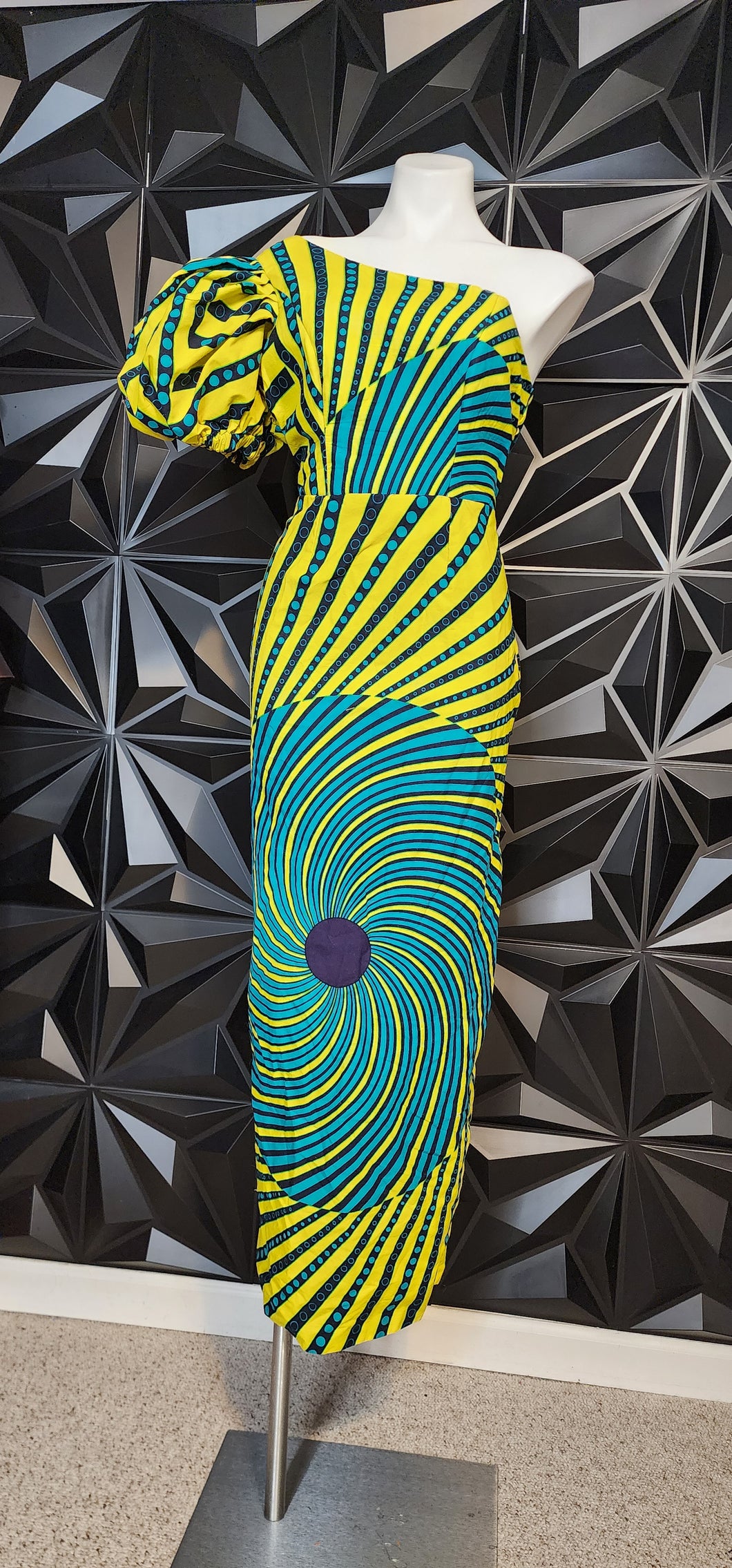 ANKARA PUFF ARM DRESS      SZ MEDIUM 8/10