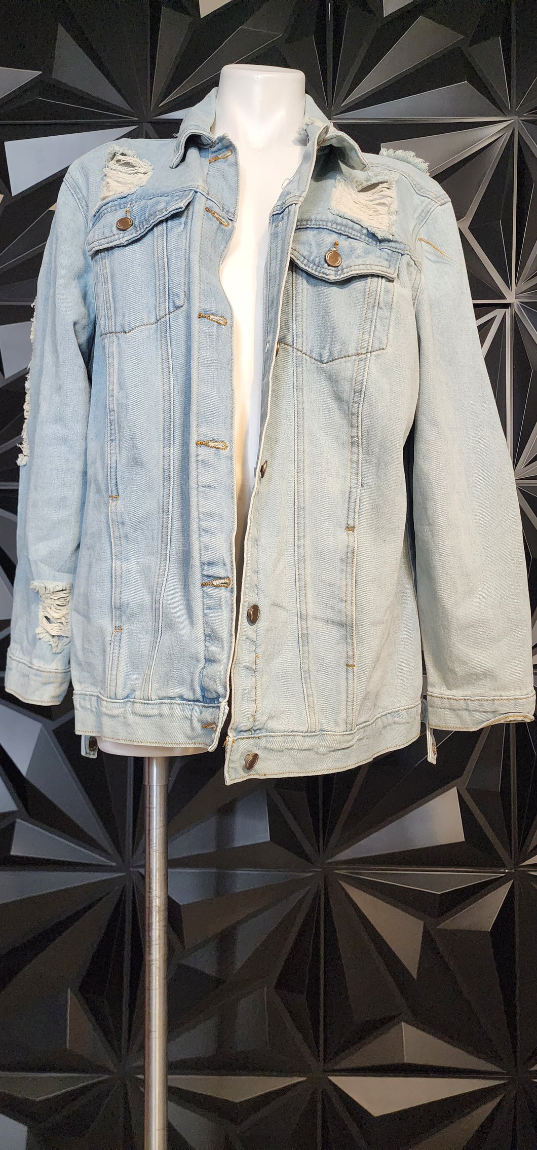 FASHION NOVA DENIM DISTRESSED JACKET     SZ 3X (FITTING LRG-2X)