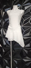Load image into Gallery viewer, SAKS FIFTH AVENUE WHITE TOP     SZ LRG
