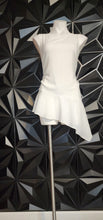 Load image into Gallery viewer, SAKS FIFTH AVENUE WHITE TOP     SZ LRG
