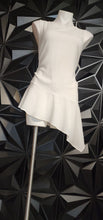 Load image into Gallery viewer, SAKS FIFTH AVENUE WHITE TOP     SZ LRG
