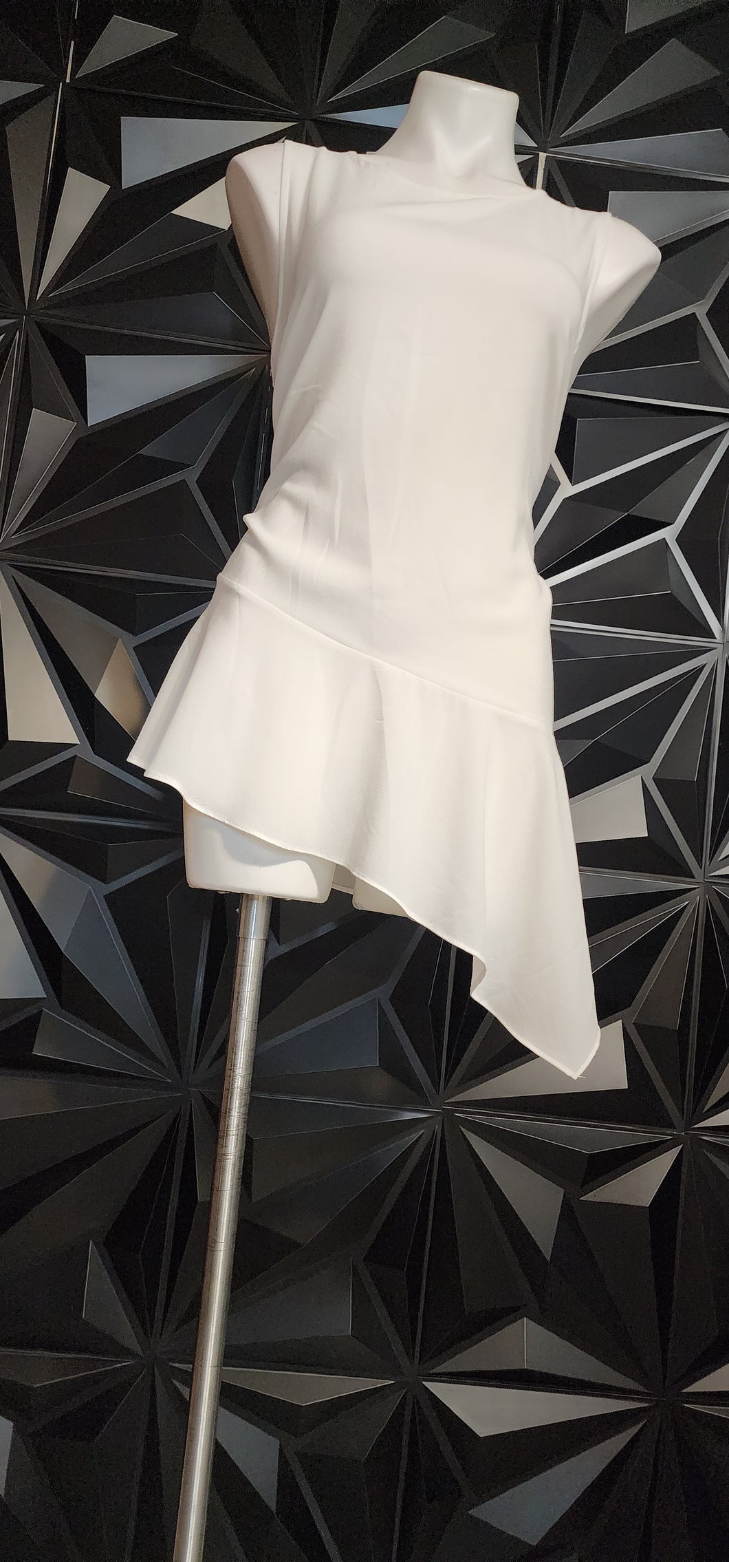 SAKS FIFTH AVENUE WHITE TOP     SZ LRG