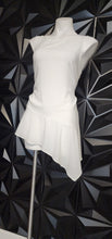 Load image into Gallery viewer, SAKS FIFTH AVENUE WHITE TOP     SZ LRG

