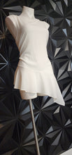 Load image into Gallery viewer, SAKS FIFTH AVENUE WHITE TOP     SZ LRG
