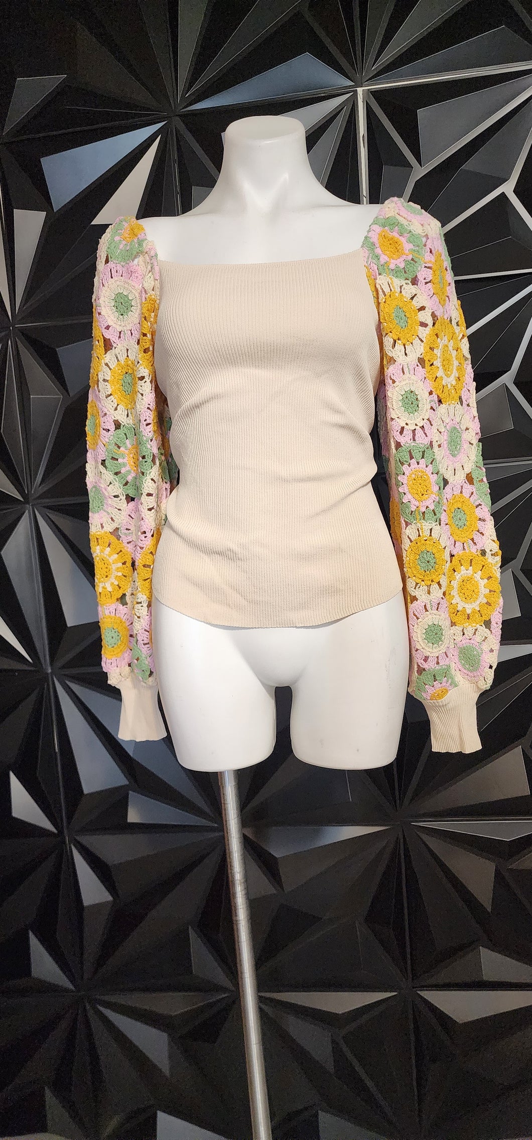 NWOT ENTRA KNIT ARM TOP     SZ LRG-XLRG