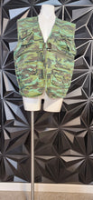 Load image into Gallery viewer, CAMO VEST            SZ UNTAGGED, BEST FITTING SZ 10/12
