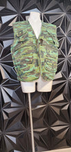 Load image into Gallery viewer, CAMO VEST            SZ UNTAGGED, BEST FITTING SZ 10/12

