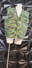 Load image into Gallery viewer, CAMO VEST            SZ UNTAGGED, BEST FITTING SZ 10/12
