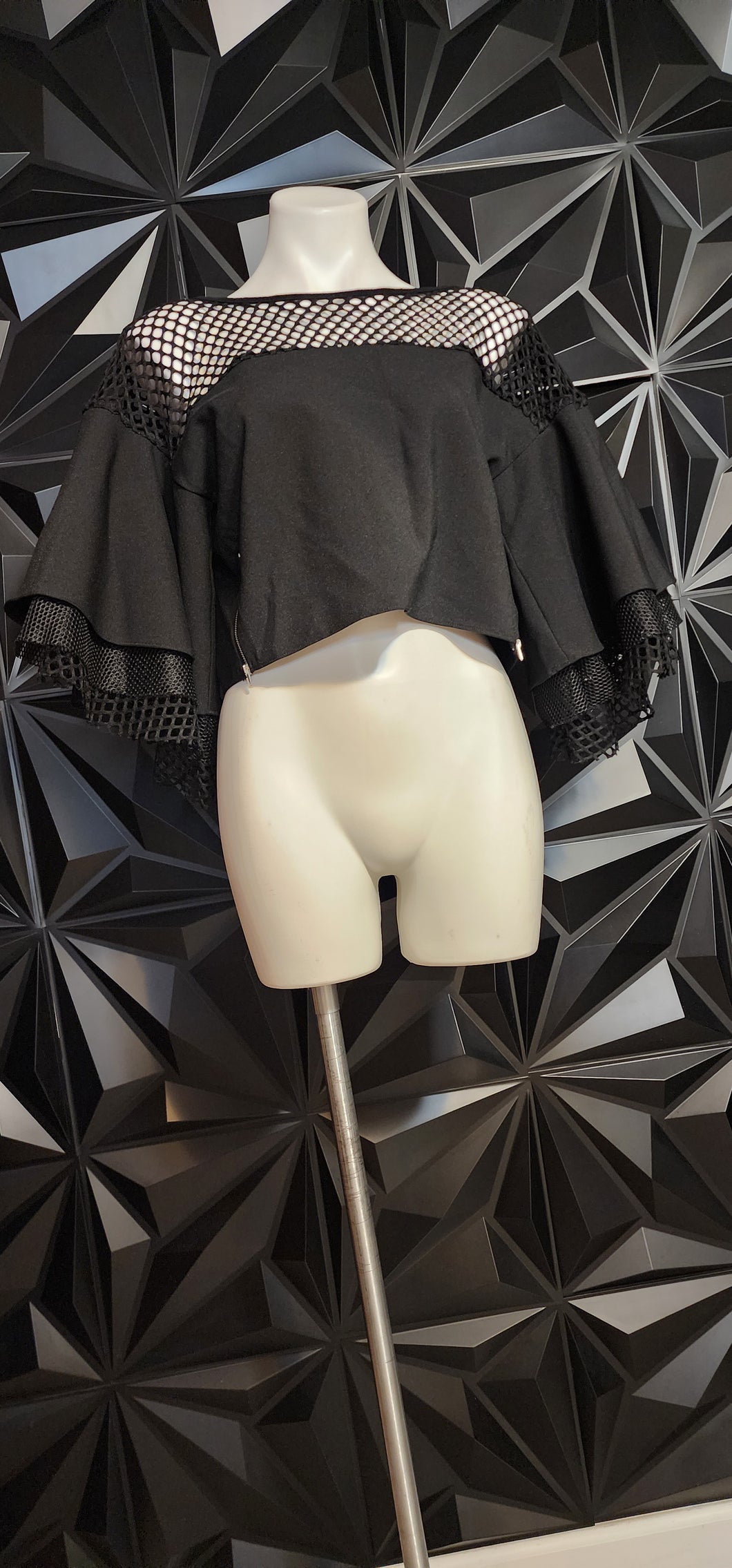 NETTED BAT ARM CROP TOP         SZ UNTAGGED, SZ SM-LRG