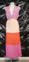 Load image into Gallery viewer, NWT EXPRESS PLEATED SKIRT     SZ SM-MED
