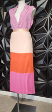 Load image into Gallery viewer, NWT EXPRESS PLEATED SKIRT     SZ SM-MED
