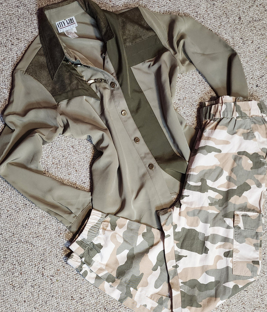CAMO PANT/BLOUSE 2 PIECE SET  SZ 10