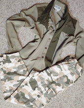 Load image into Gallery viewer, CAMO PANT/BLOUSE 2 PIECE SET  SZ 10
