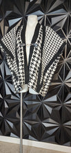 Load image into Gallery viewer, Akira Houndstooth duster       one size
