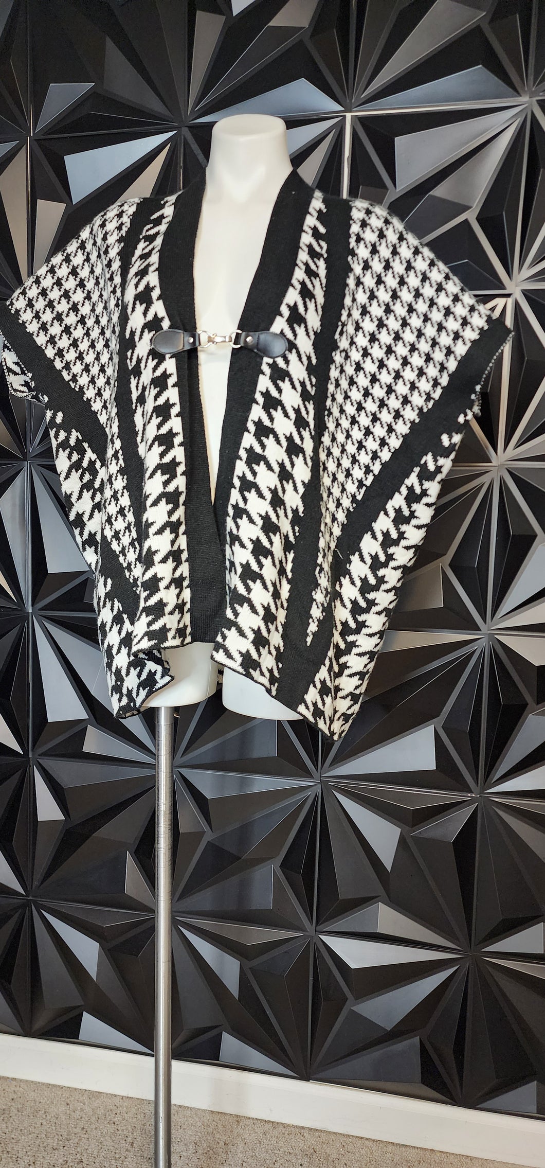 Akira Houndstooth duster       one size
